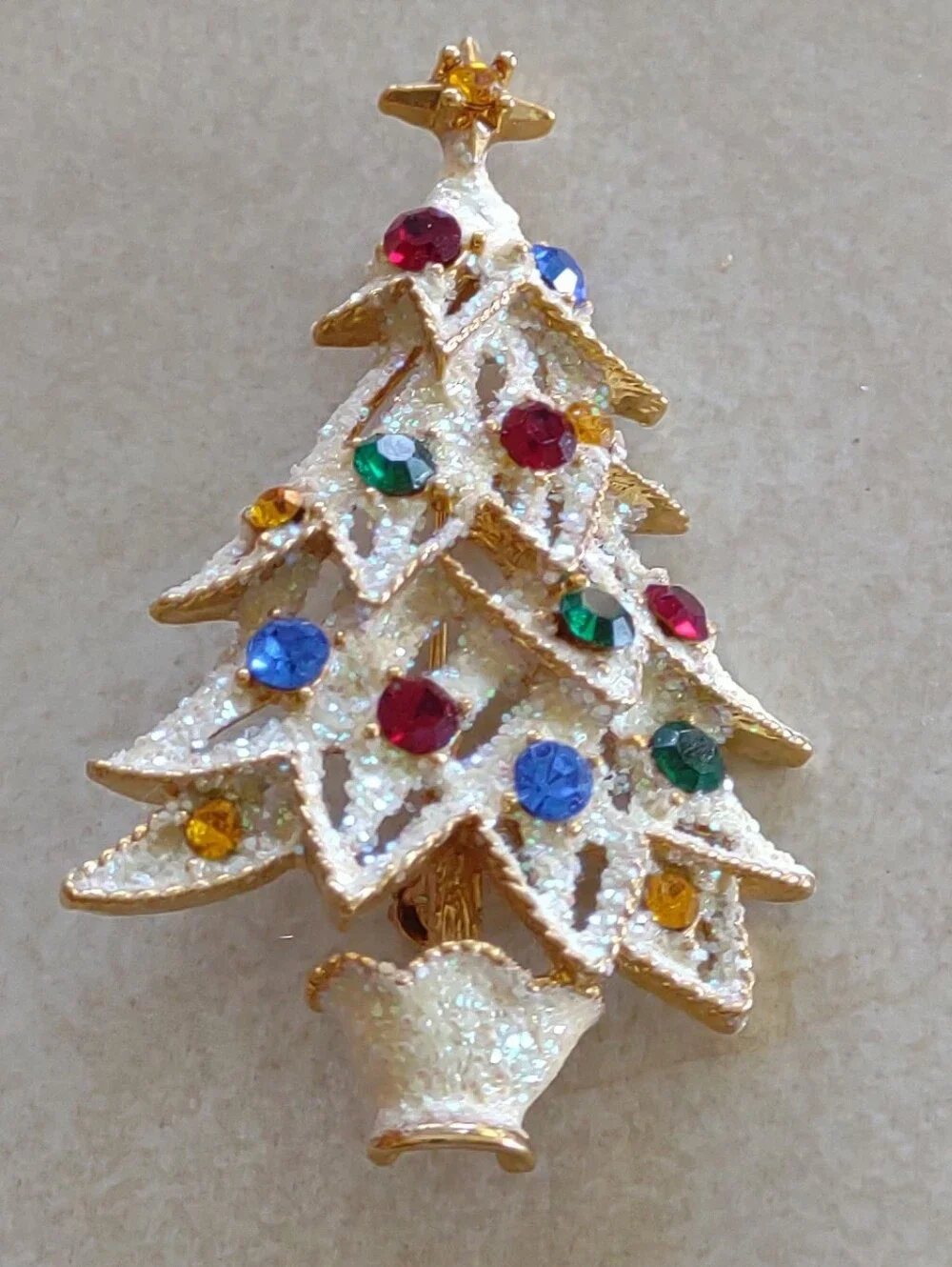 Vintage EISENBERG ICE Christmas Tree Pin Brooch Frosted White Rhinestones 2 1/4